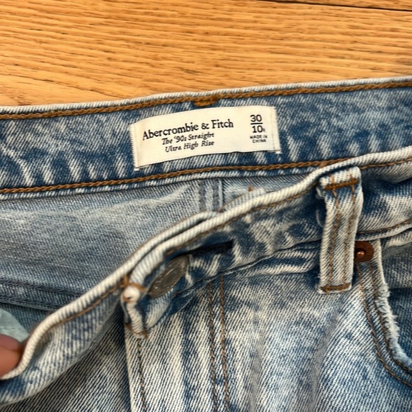 Abercrombie & Fitch The 90's Straight Ultra High Rise Light Wash sz 10 R - Picture 6 of 9